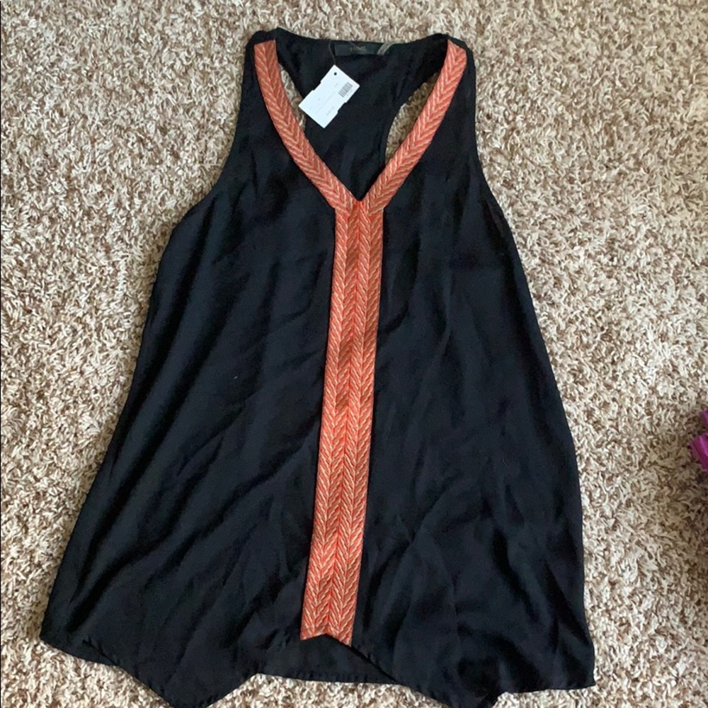 Sleeveless shirt